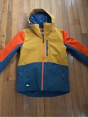 Quicksilver youth  Colorblock Hooded Jacket in Mustard, ski snowboard jacket